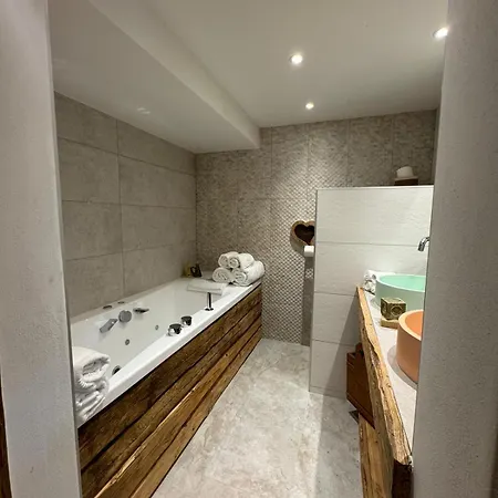 Marc Veyrat Готель *